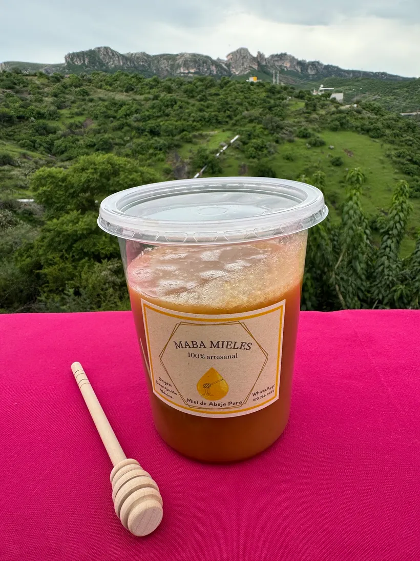 Envase de miel de mezquite MABA con la miel cristalizada
